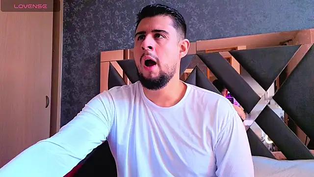 Snapshot of ryan_evanss chatting on 11-12-25, 01:00 ryan evanss online show from 11-12-25, 01:00