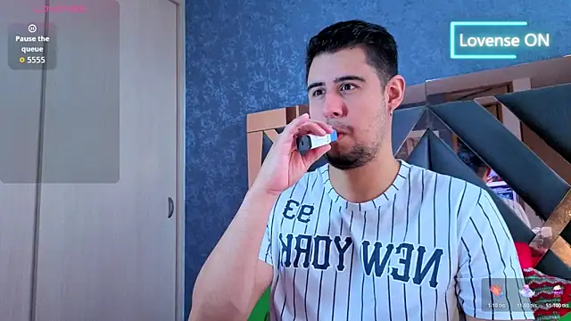 Snapshot of ryan_evanss chatting on 11-23-25, 12:49 ryan evanss online show from 11-23-25, 12:49