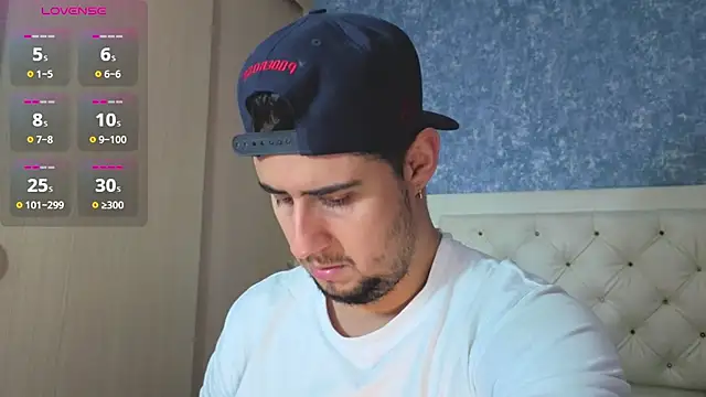 Snapshot of ryan_evanss chatting on 12-01-25, 10:26 ryan evanss online show from 12-01-25, 10:26