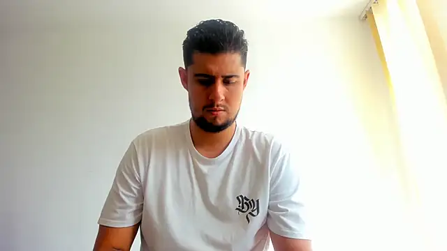 Snapshot of ryan_evanss chatting on 12-14-25, 04:01 ryan evanss online show from 12-14-25, 04:01