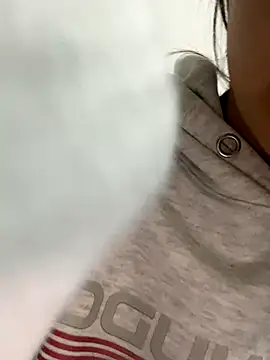 Snapshot of MengMeng0515 chatting on 11-17-25, 01:06 MengMeng0515 online show from 11-17-25, 01:06