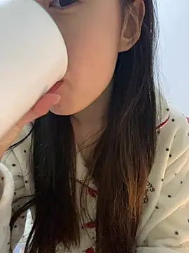 Snapshot of MengMeng0515 chatting on 01-09-26, 12:52 MengMeng0515 online show from 01-09-26, 12:52