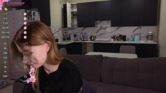 Snapshot of Sara_kaya chatting on 10-22-25, 06:07 Sara kaya online show from 10-22-25, 06:07