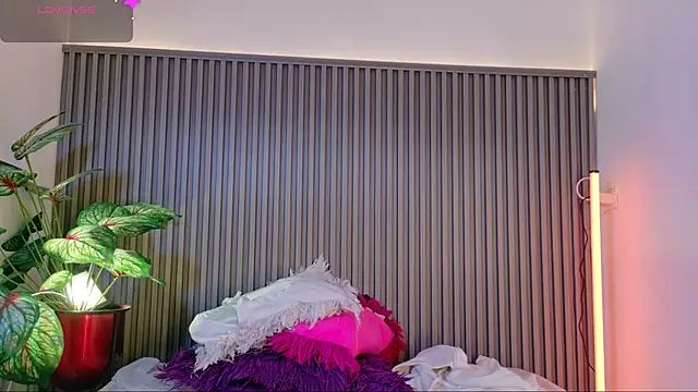 Snapshot of Celeste_Presstigge chatting on 09-10-25, 09:04 Celeste Presstigge online show from 09-10-25, 09:04