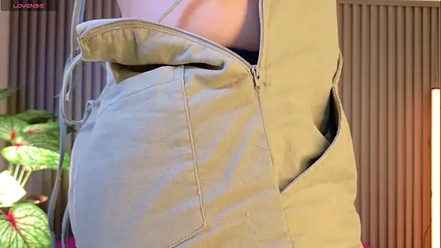 Snapshot of Celeste_Presstigge chatting on 11-14-25, 09:02 Celeste Presstigge online show from 11-14-25, 09:02