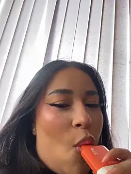 Zoey thompson online show from 09-30-25, 04:45