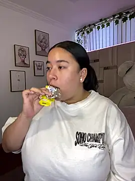 Zoey thompson online show from 06-12-26, 08:52