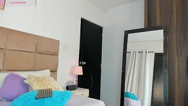 Snapshot of ashleycurvyy chatting on 09-13-25, 06:29 ashleycurvyy online show from 09-13-25, 06:29