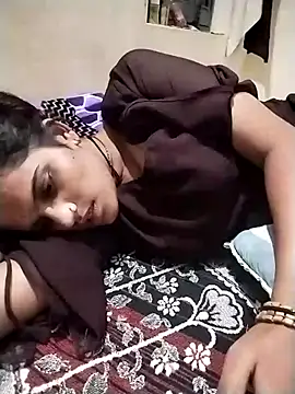 Snapshot of Sofia_kuuu chatting on 10-14-25, 04:30 Sofia kuuu online show from 10-14-25, 04:30