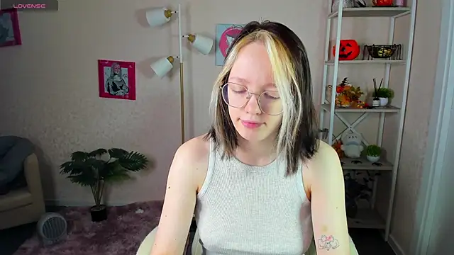 R0cket bunny online show from 11-15-25, 01:03