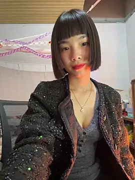 Snapshot of andymi1 chatting on 12-17-25, 01:39 andymi1 online show from 12-17-25, 01:39