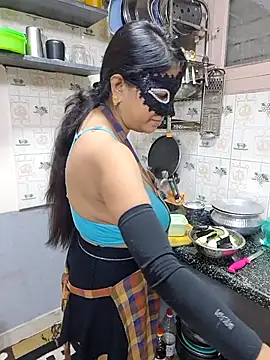 Queen Nightt online show from 09-26-25, 03:21