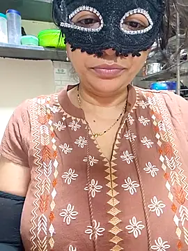 Queen Nightt online show from 11-27-25, 03:52