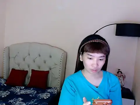 ShantalFoxxy  online show from 07-18-26, 12:15