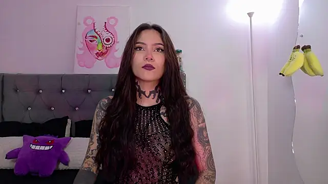 sara queen10 online show from 10-27-25, 05:06