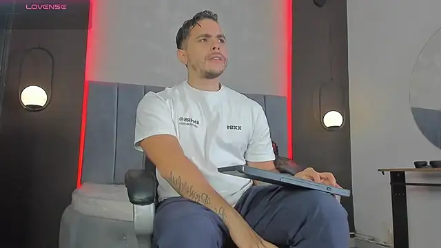 Liam walk  online show from 04-08-26, 05:57