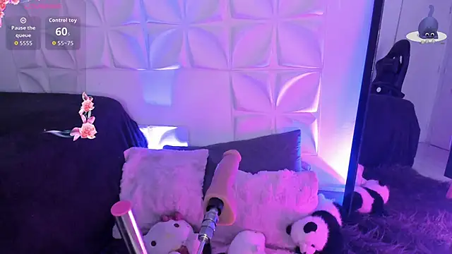 Snapshot of JuliethMoss chatting on 10-25-25, 08:36 JuliethMoss online show from 10-25-25, 08:36