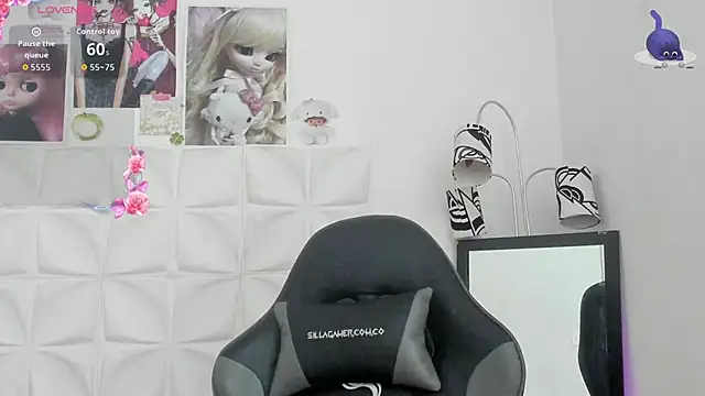 Snapshot of JuliethMoss chatting on 11-16-25, 03:39 JuliethMoss online show from 11-16-25, 03:39