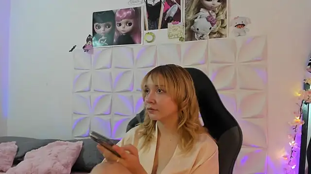 Snapshot of JuliethMoss chatting on 11-24-25, 05:07 JuliethMoss online show from 11-24-25, 05:07