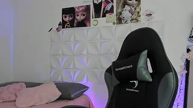 Snapshot of JuliethMoss chatting on 11-24-25, 09:36 JuliethMoss online show from 11-24-25, 09:36