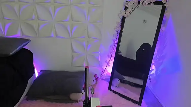 Snapshot of JuliethMoss chatting on 11-26-25, 08:10 JuliethMoss online show from 11-26-25, 08:10