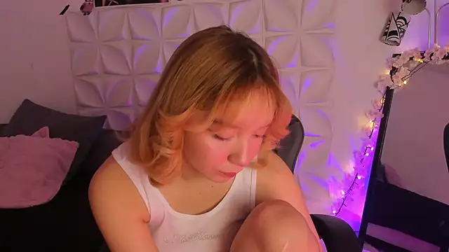 Snapshot of JuliethMoss chatting on 11-27-25, 08:22 JuliethMoss online show from 11-27-25, 08:22