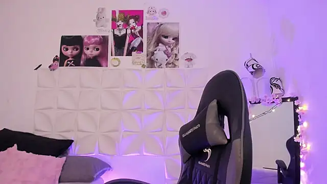 Snapshot of JuliethMoss chatting on 12-04-25, 08:17 JuliethMoss online show from 12-04-25, 08:17