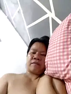 Snapshot of AsianbouncieGIRL chatting on 07-20-26, 11:51 AsianbouncieGIRL online show from 07-20-26, 11:51
