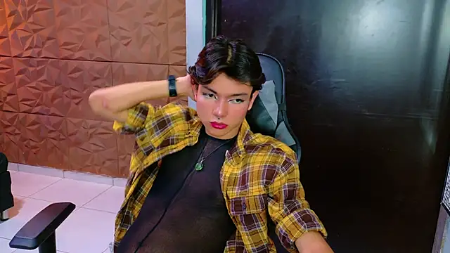 Snapshot of alandelrey57 chatting on 09-24-25, 04:05 alandelrey57 online show from 09-24-25, 04:05