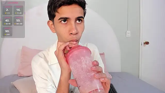 JoshuaSanzz online show from 10-31-25, 03:40