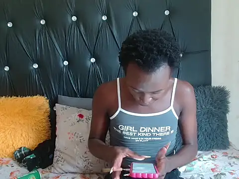 Snapshot of Lsnickykhanyile chatting on 10-31-25, 11:44 Lsnickykhanyile online show from 10-31-25, 11:44