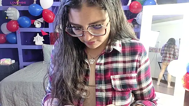 Snapshot of iam_sammy_01 chatting on 07-08-26, 12:20 iam sammy 01 online show from 07-08-26, 12:20