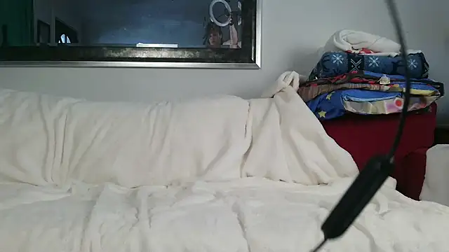 Snapshot of MamaFoxxx911 chatting on 03-20-26, 05:18 MamaFoxxx911 online show from 03-20-26, 05:18