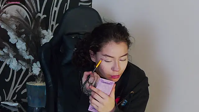 RavennMoonn online show from 10-11-25, 09:13