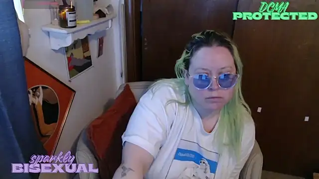 Snapshot of sparklybisexual chatting on 03-08-26, 09:40 sparklybisexual online show from 03-08-26, 09:40