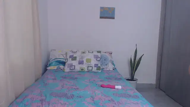 Snapshot of Tiiana chatting on 01-10-26, 04:42 Tiiana online show from 01-10-26, 04:42