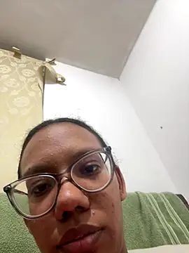 Snapshot of Valen1800 chatting on 12-19-25, 02:07 Valen1800 online show from 12-19-25, 02:07