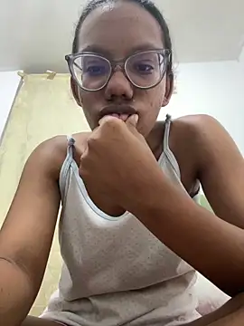 Snapshot of Valen1800 chatting on 12-20-25, 01:02 Valen1800 online show from 12-20-25, 01:02