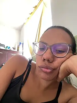 Snapshot of Valen1800 chatting on 12-20-25, 02:46 Valen1800 online show from 12-20-25, 02:46