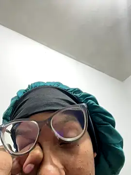 Snapshot of Valen1800 chatting on 01-08-26, 01:19 Valen1800 online show from 01-08-26, 01:19