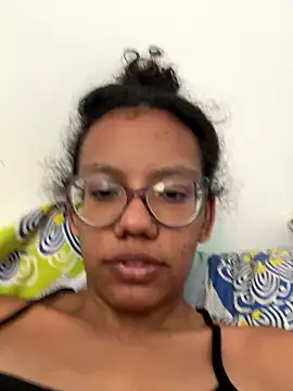 Snapshot of Valen1800 chatting on 01-11-26, 05:18 Valen1800 online show from 01-11-26, 05:18