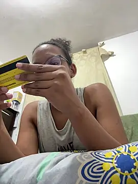 Snapshot of Valen1800 chatting on 01-18-26, 12:47 Valen1800 online show from 01-18-26, 12:47