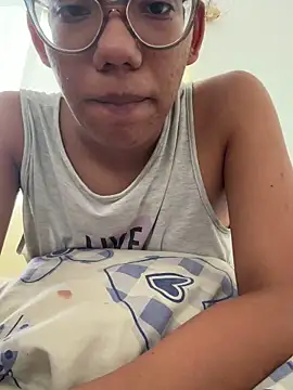 Snapshot of Valen1800 chatting on 01-18-26, 02:32 Valen1800 online show from 01-18-26, 02:32