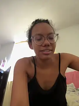 Snapshot of Valen1800 chatting on 02-05-26, 01:49 Valen1800 online show from 02-05-26, 01:49