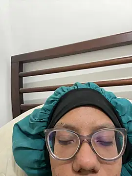 Snapshot of Valen1800 chatting on 02-20-26, 01:02 Valen1800 online show from 02-20-26, 01:02