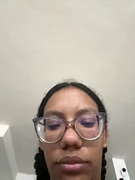 Snapshot of Valen1800 chatting on 02-27-26, 02:44 Valen1800 online show from 02-27-26, 02:44