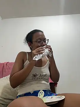 Snapshot of Valen1800 chatting on 03-03-26, 01:12 Valen1800 online show from 03-03-26, 01:12