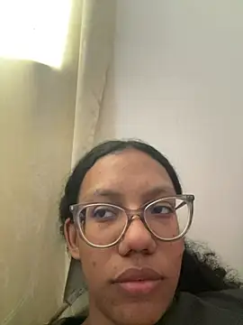 Snapshot of Valen1800 chatting on 03-08-26, 08:34 Valen1800 online show from 03-08-26, 08:34