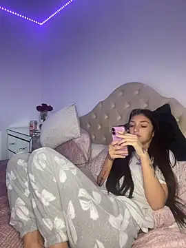 naughtybella05 online show from 11-14-25, 10:47