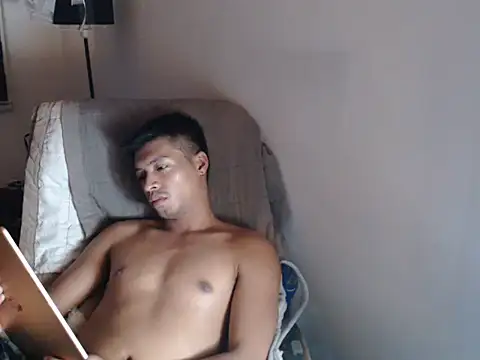 Snapshot of Asian_gregor chatting on 06-10-26, 01:50 Asian gregor online show from 06-10-26, 01:50